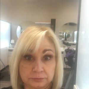 Meet your Posher, Lola